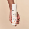 IMAGE_Skincare_VITALC_hydr_facial_cleanser_hand_texture VITAL C Kosteuttava kasvojenpesugeeli